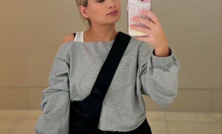 Gypsy Rose Blanchard mengambil cermin selfi