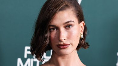 Hailey Bieber di 2023 Baby2Baby Gala