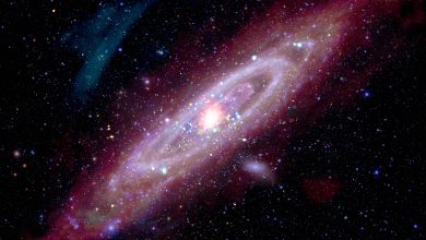 Gambar gabungan galaksi Andromeda dalam panjang gelombang cahaya yang berbeda.