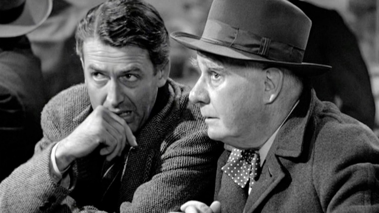 George Bailey dan Clarence duduk di sebuah bar di dalamnya adalah kehidupan yang indah.