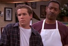 Ryan Reynolds dan Julius Carry tampak kesal seperti Berk dan Bill dalam dua pria, seorang gadis dan tempat pizza