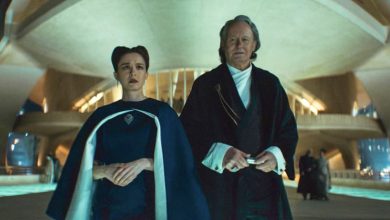 Kya Marki (Elizabeth Dulula) dan Luthen Rael (Stellan Skarsgard) menghadiri pesta di Andor