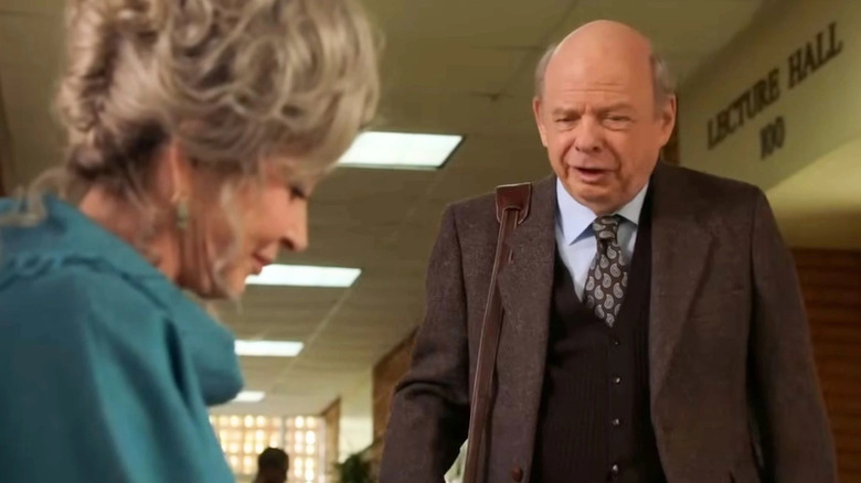 Sheldon's Meemaw dan Dr. John Sturgis di lorong sekolah di Sheldon muda.