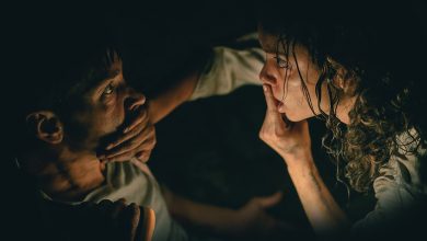 Georgina Campbell sebagai Tess Hushing Justin Long seperti AJ di Barbarian