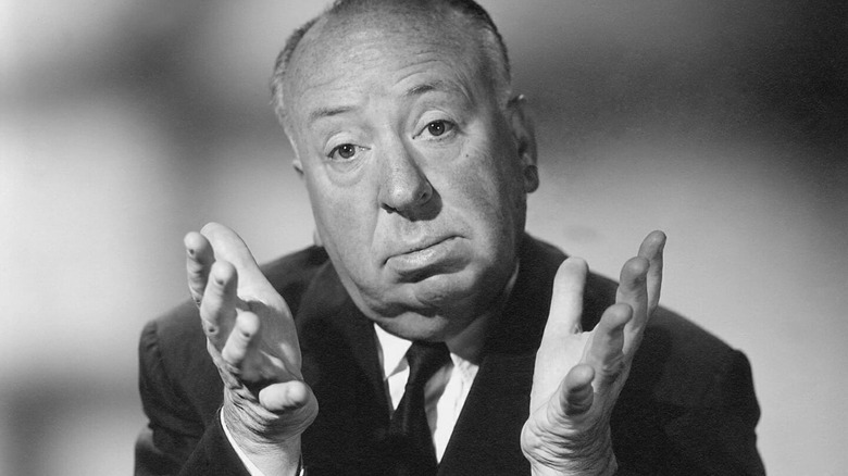 Alfred Hitchcock Membuka Episode Alfred Hitchcock Presents