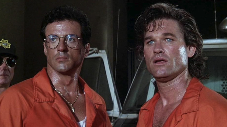 Uang tunai dan tango melihat sesuatu dengan takjub di Tango & Cash