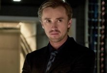 Julian Albert dari Tom Felton melihat setelan gelap di CW's The Flash.