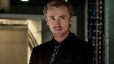Julian Albert dari Tom Felton melihat setelan gelap di CW's The Flash.