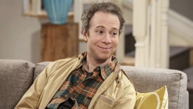 Kevin Sussman sebagai Stuart Bloom dalam teori Big Bang