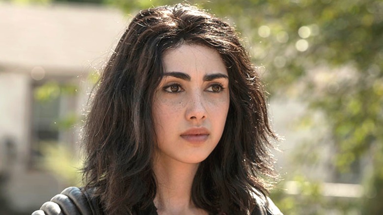 Alexa Mansour as Hope Bennett tampak bijaksana tentang The Walking Dead: World Beyond