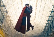 Superman dan Lois berbagi ciuman terbang di Superman