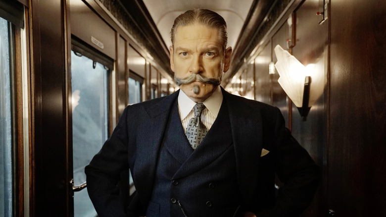 Kenneth Branagh sebagai Hercule Poirot dalam Pembunuhan di Orient Express