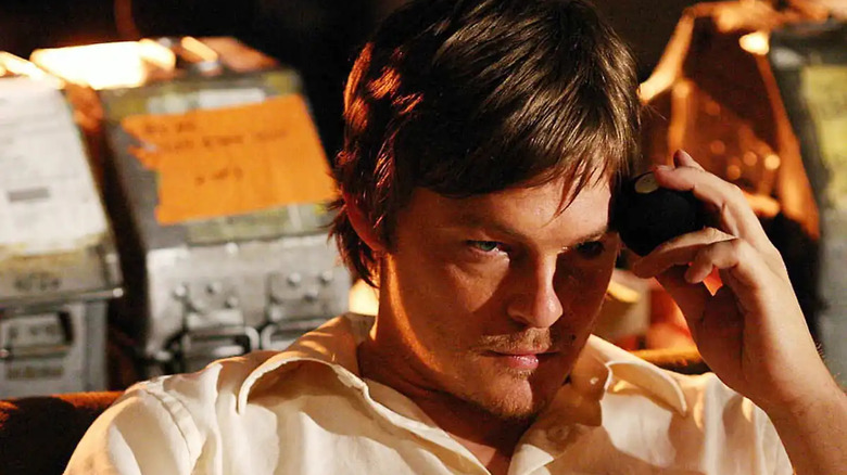 Norman Reedus sebagai Kirby dalam episode Rokok Burns dari Masters of Horror