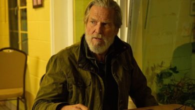 Jeff Bridges 'Dan Chase memindai ancaman di luar layar pada orang tua itu