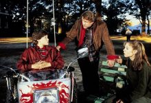 Gary Busey as Paman Red dengan Corey Haim dan Megan mengikuti