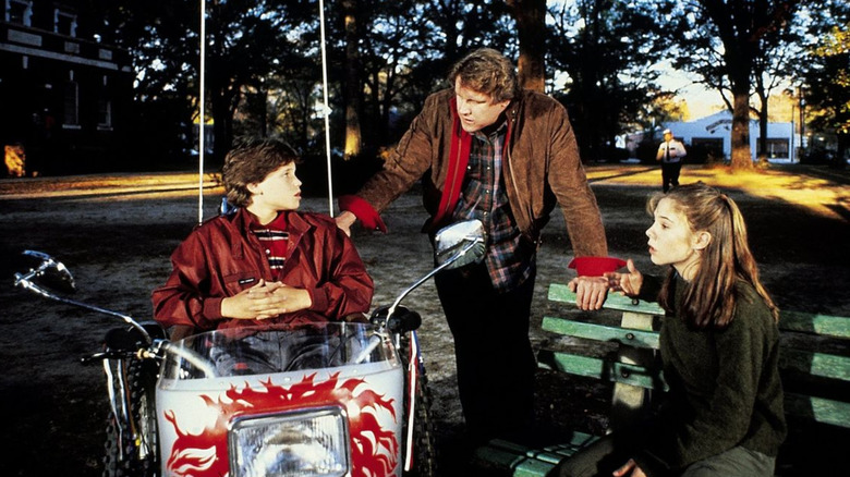 Gary Busey as Paman Red dengan Corey Haim dan Megan mengikuti