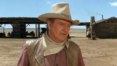 John Wayne lapuk dan ditandai sebagai Wil Anderson di Cowboys