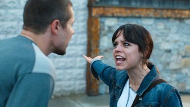 Charlie (Toby Wallace) dan Mabel (Jenna Ortega) berdebat di FinestKind