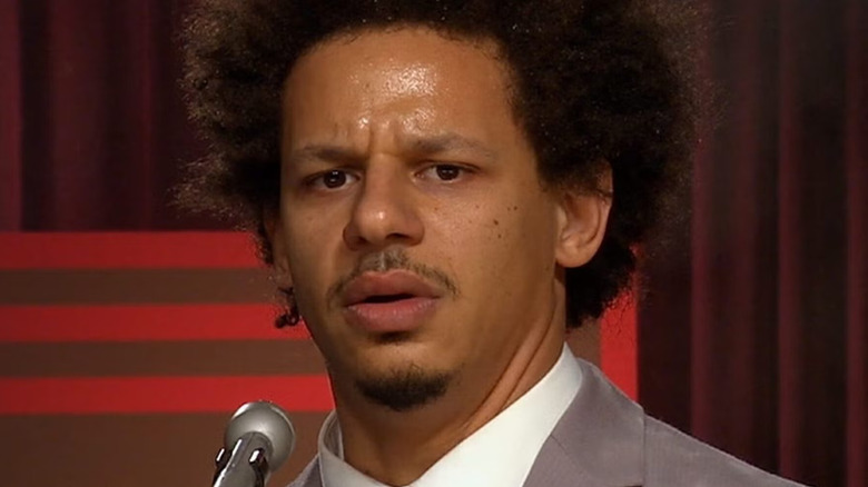 Eric André terlihat canggung di acara Eric André