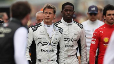 Sonny dan Joshua berjalan di antara para pembalap di F1
