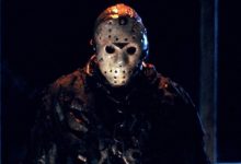 Jason Voorhees menerobos jendela pada hari Jumat tanggal 13: Darah Baru