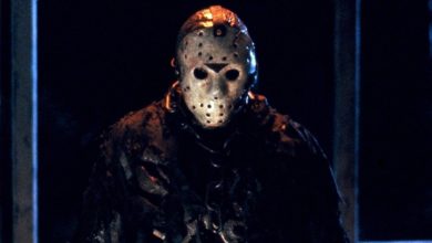 Jason Voorhees menerobos jendela pada hari Jumat tanggal 13: Darah Baru
