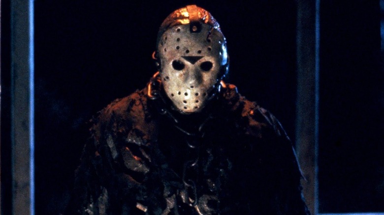 Jason Voorhees menerobos jendela pada hari Jumat tanggal 13: Darah Baru