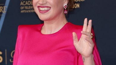 Kelly Clarkson di Penghargaan Emmy Siang Hari ke -51
