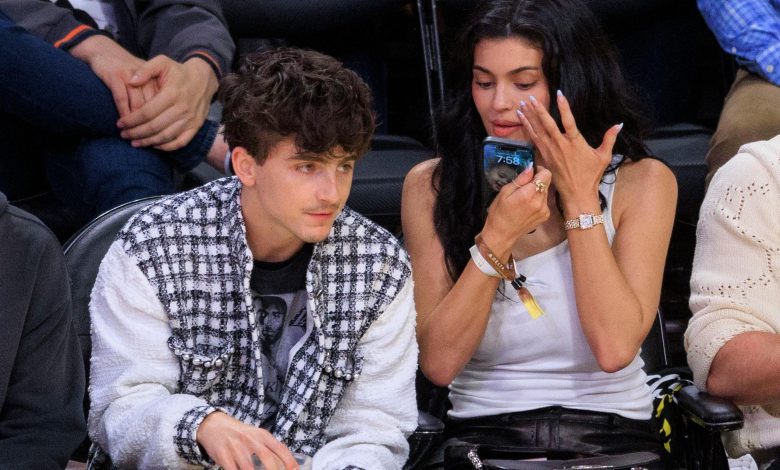 Timothee Chalamet dan Kylie Jenner di Lakers Vs. Timberwolves - Game 5