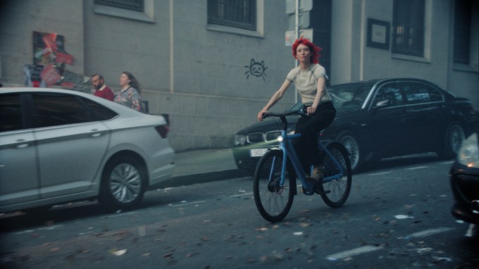 VanMoof kembali dengan E-Bike Kustom dan Jaringan Perbaikan Rebooted baru