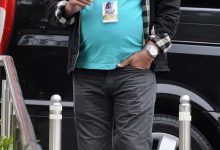 Ayah Rihannas Ronald Fenty terlihat di luar hotel Dublin -nya